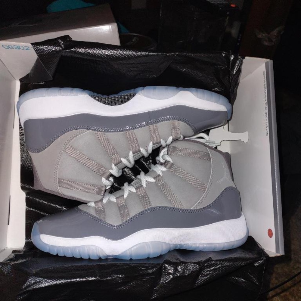 Jordan Cool Grey 11’s 5.5Y !!